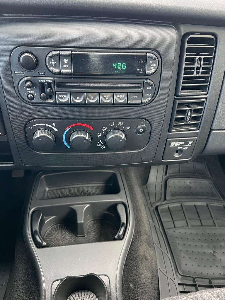 Dodge Dakota 2dr Club Cab 131" WB Base 2003