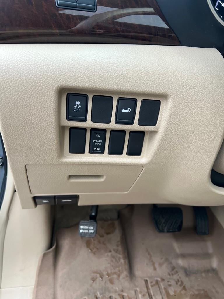 Nissan Quest 4dr SL 2011