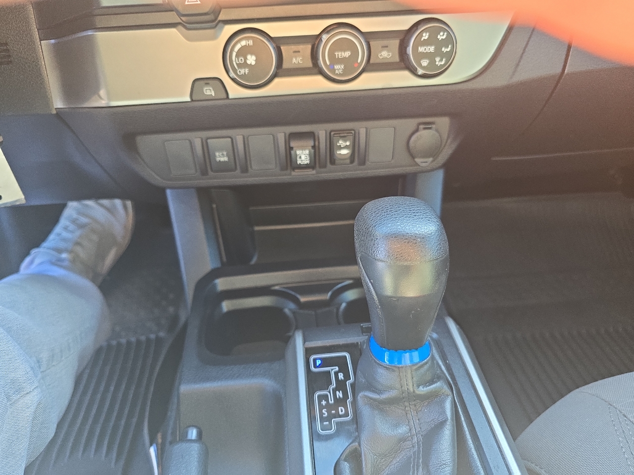 Toyota Tacoma 2WD TRD Off Road Double Cab 5' Bed V6 AT (Natl) 2019