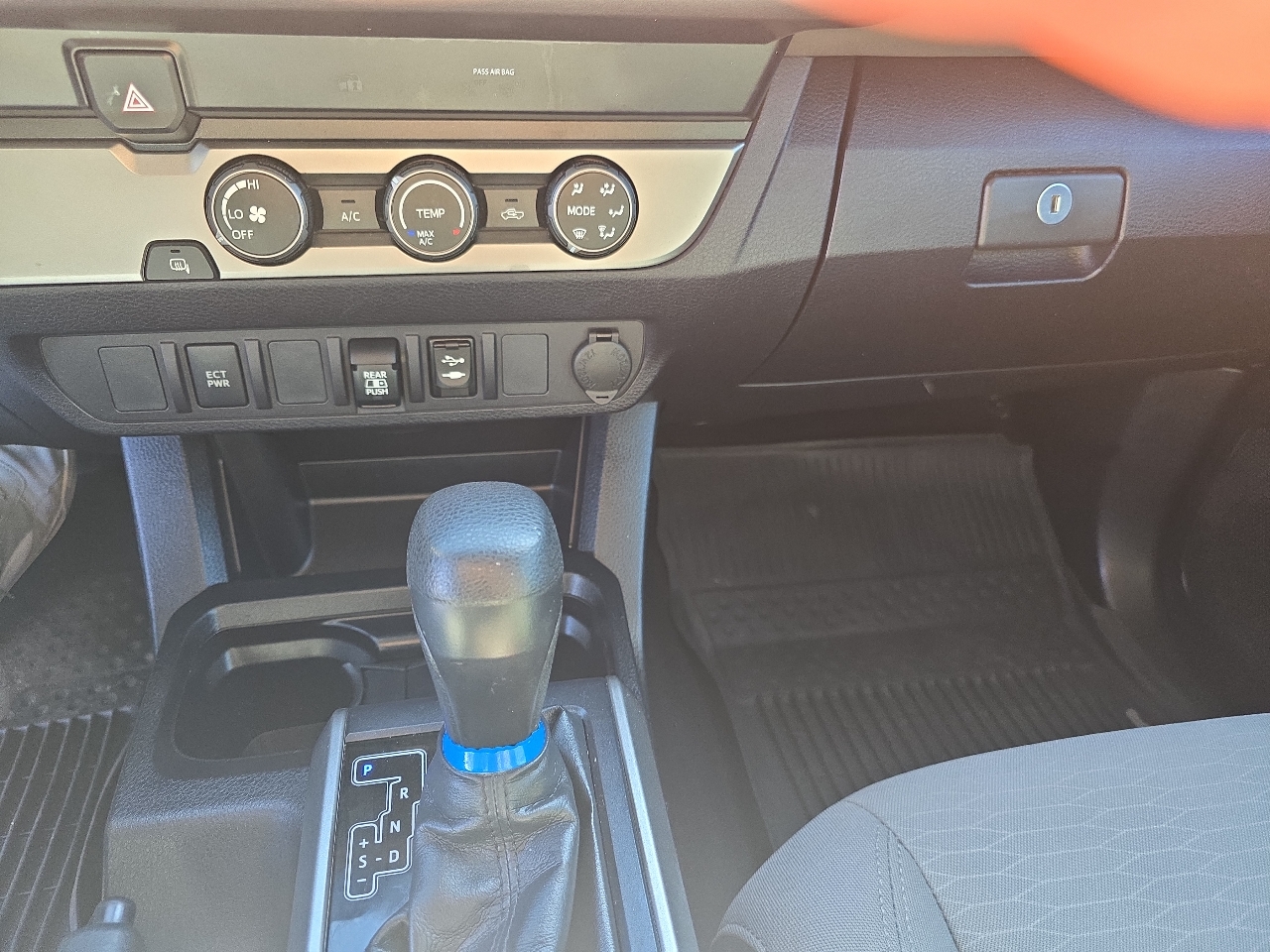 Toyota Tacoma 2WD TRD Off Road Double Cab 5' Bed V6 AT (Natl) 2019