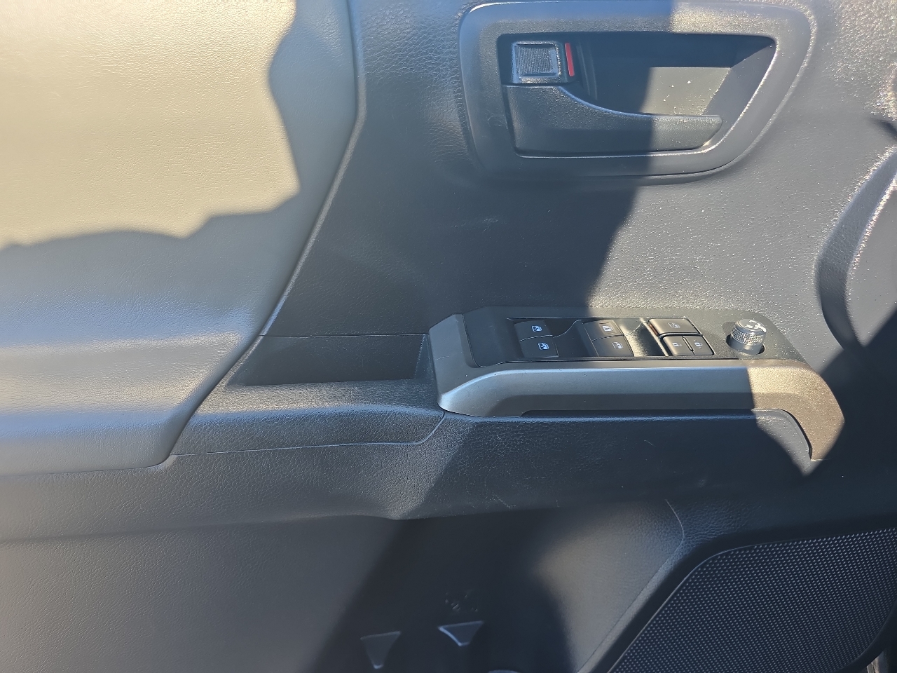 Toyota Tacoma 2WD TRD Off Road Double Cab 5' Bed V6 AT (Natl) 2019