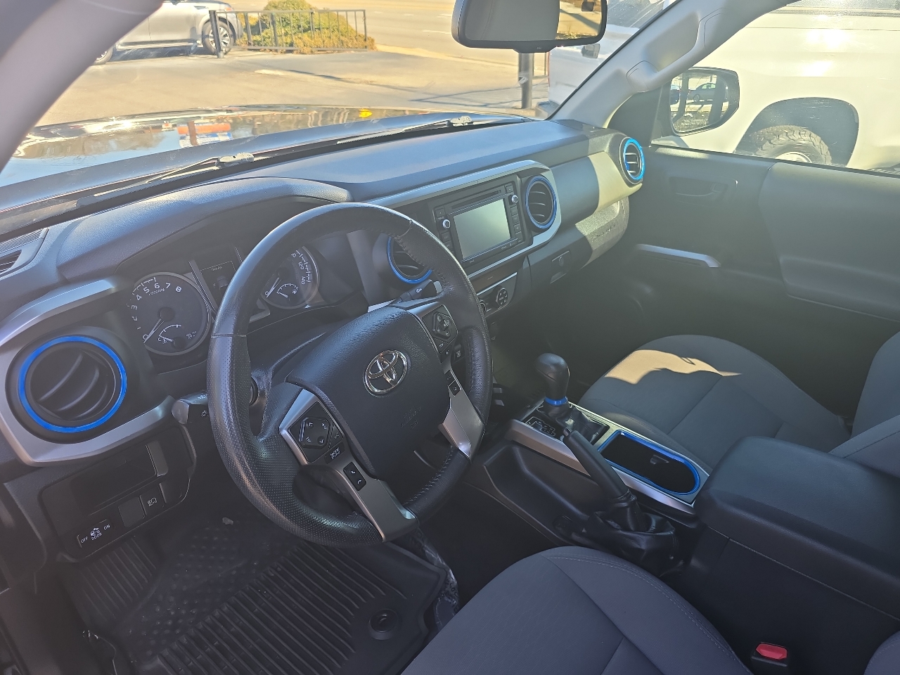 Toyota Tacoma 2WD TRD Off Road Double Cab 5' Bed V6 AT (Natl) 2019
