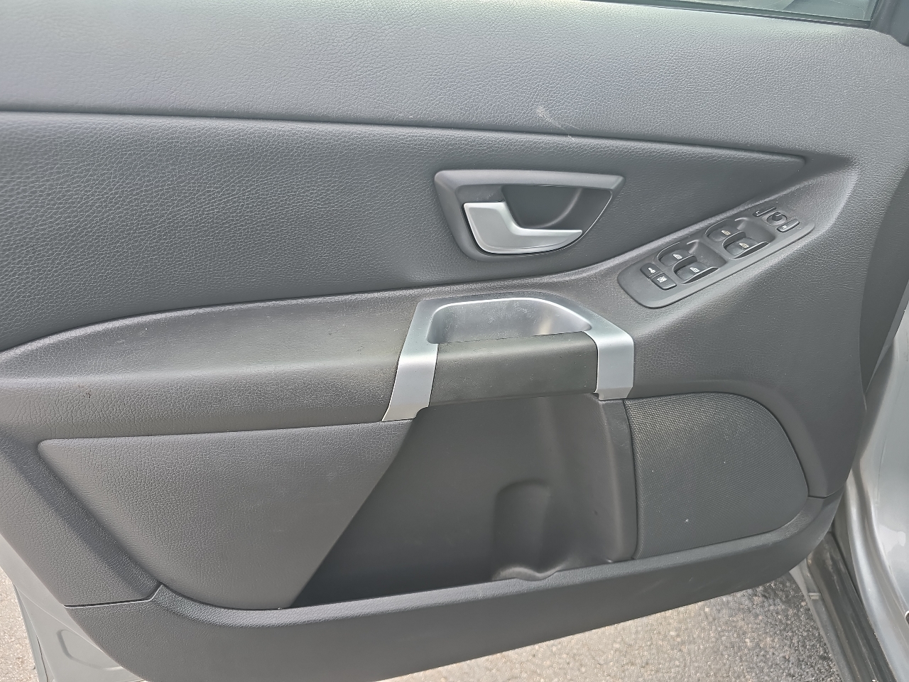 Volvo XC90 AWD 4dr I6 2011