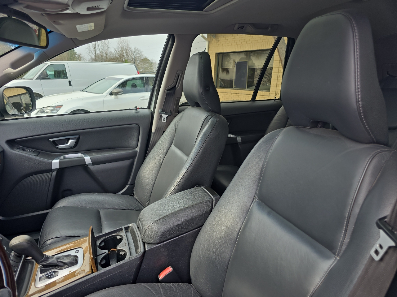 Volvo XC90 AWD 4dr I6 2011