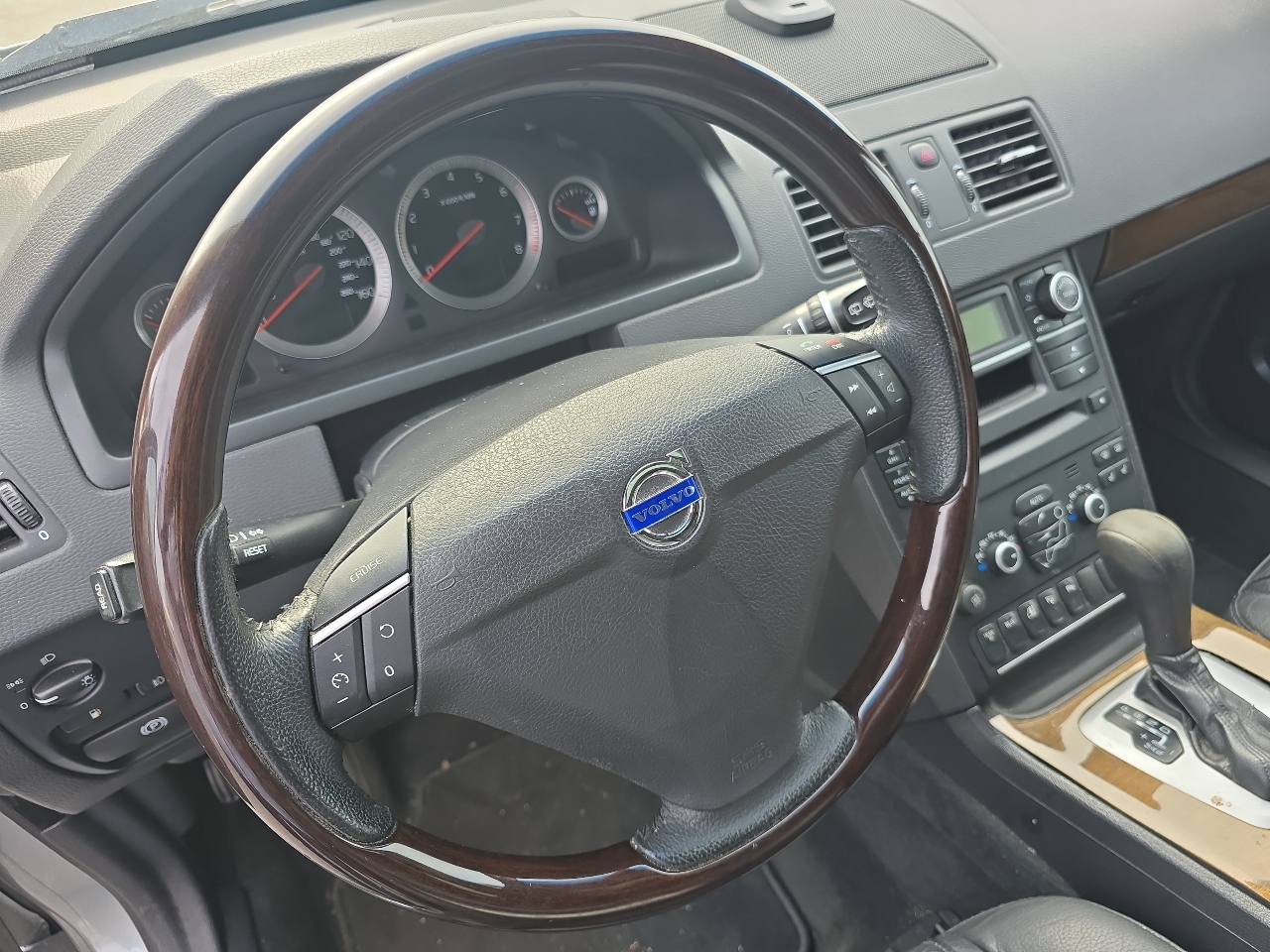 Volvo XC90 AWD 4dr I6 2011