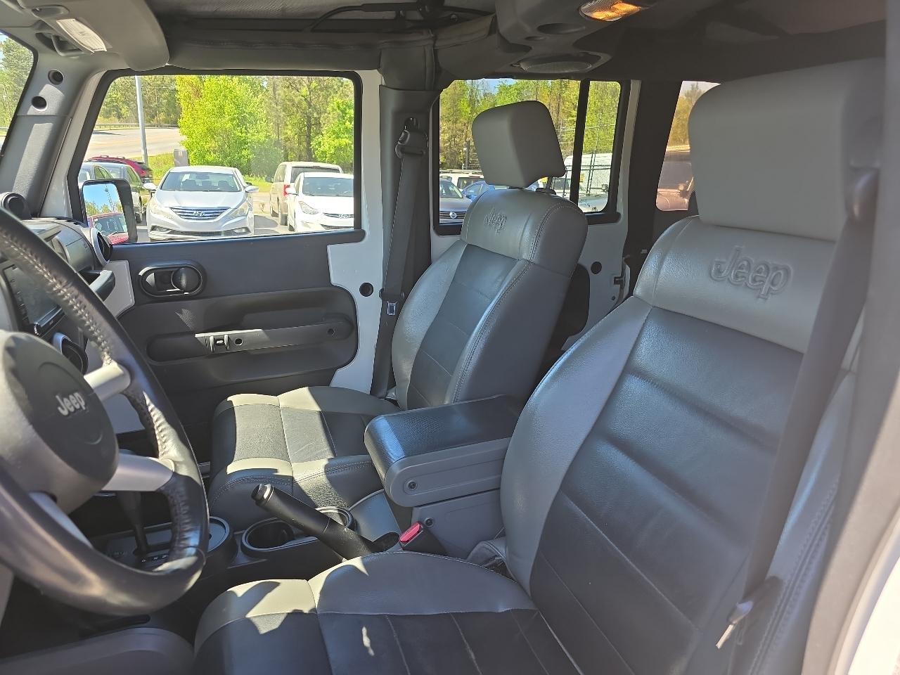 Jeep Wrangler Unlimited 4WD 4dr Sahara 2010