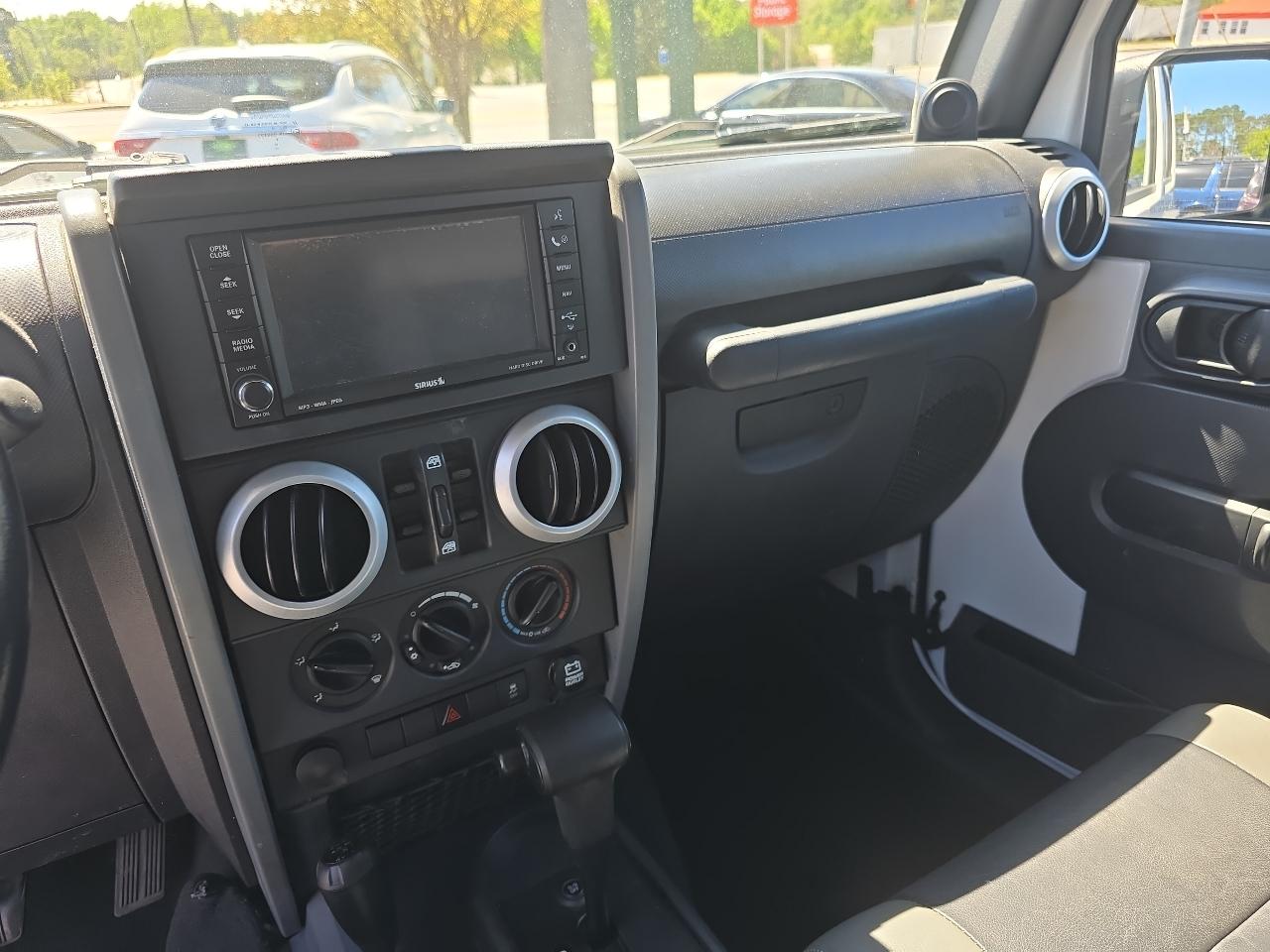 Jeep Wrangler Unlimited 4WD 4dr Sahara 2010