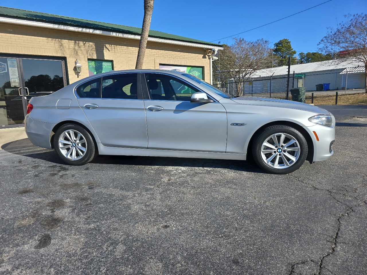 BMW 5 Series 4dr Sdn 528i RWD 2016