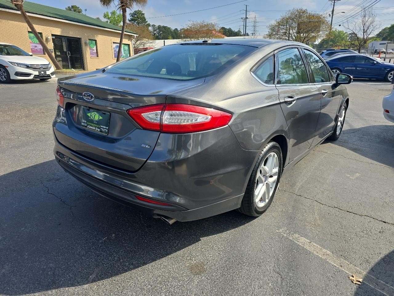Ford Fusion 4dr Sdn SE FWD 2016