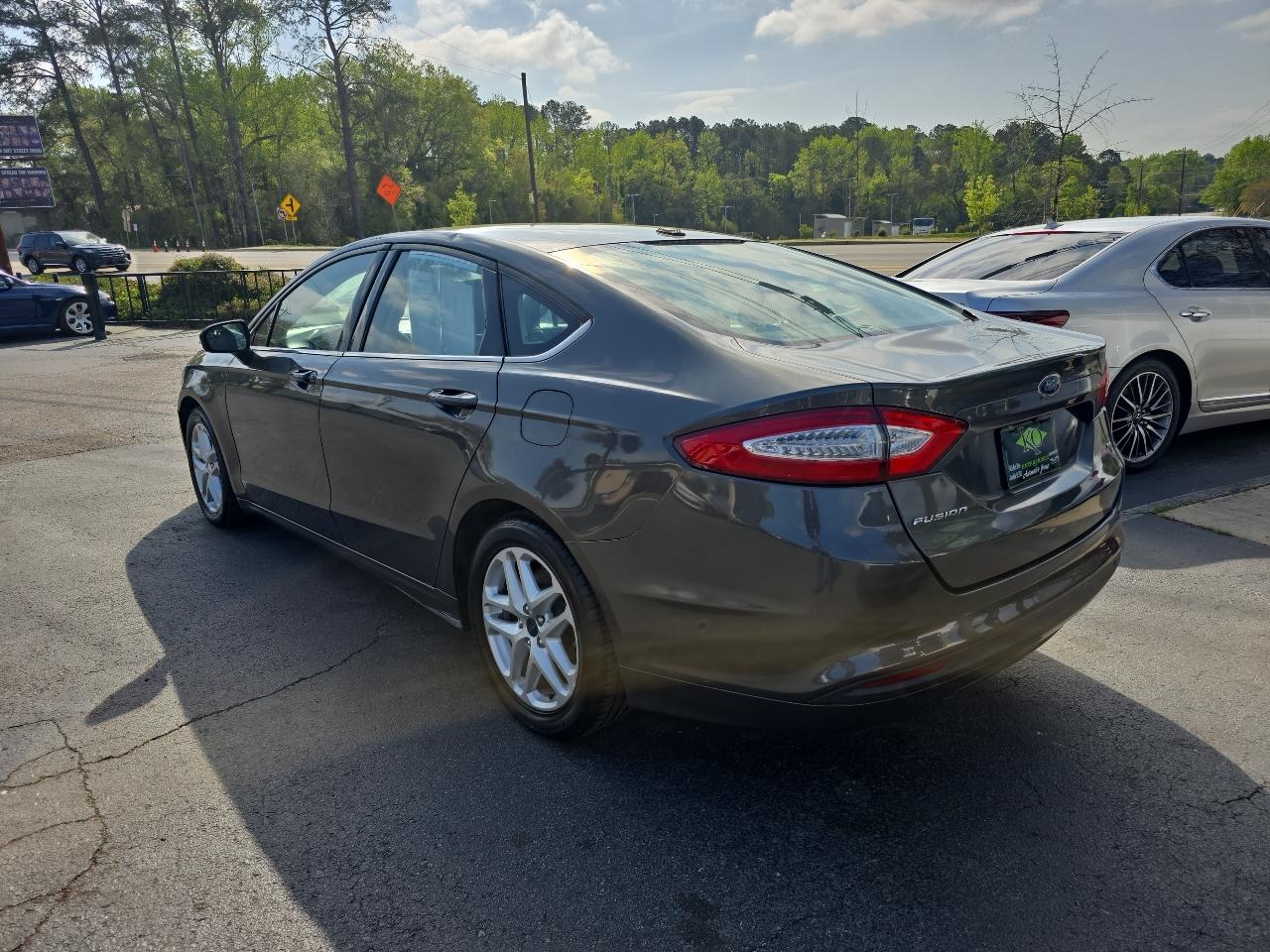 Ford Fusion 4dr Sdn SE FWD 2016