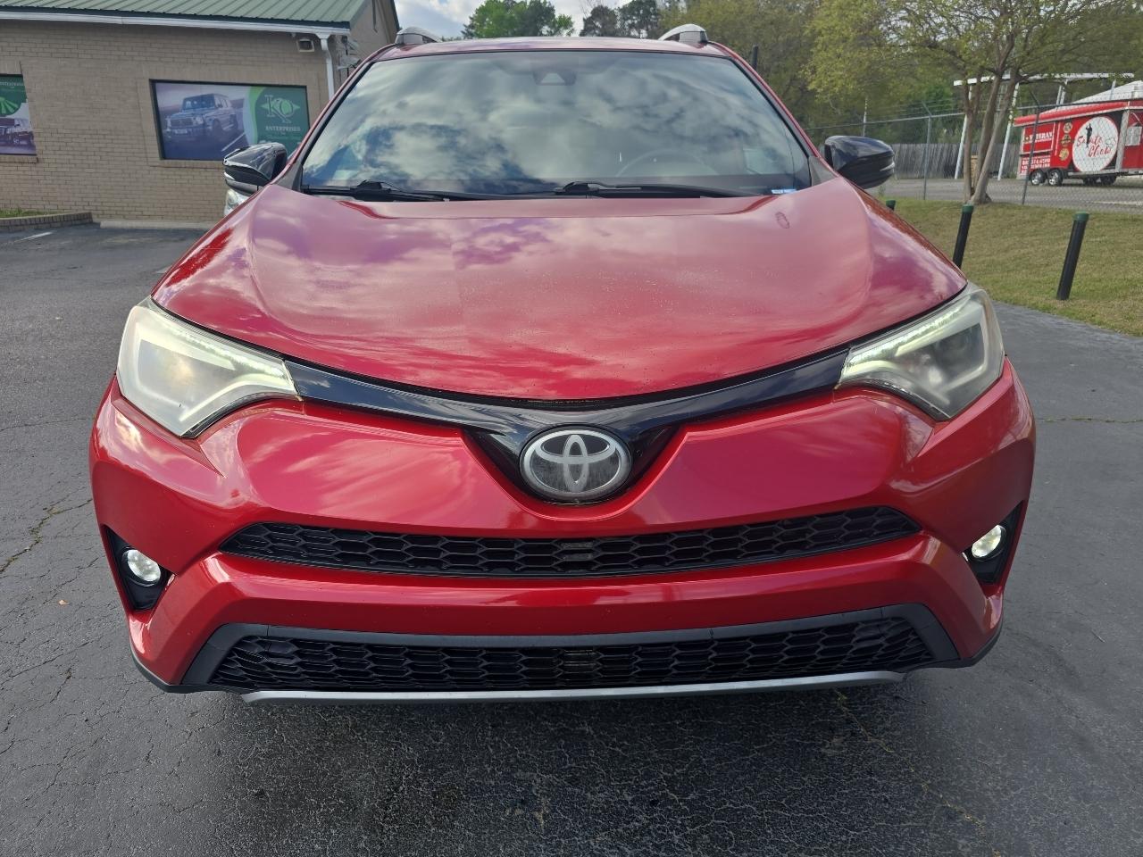 Toyota RAV4 SE FWD (Natl) 2017