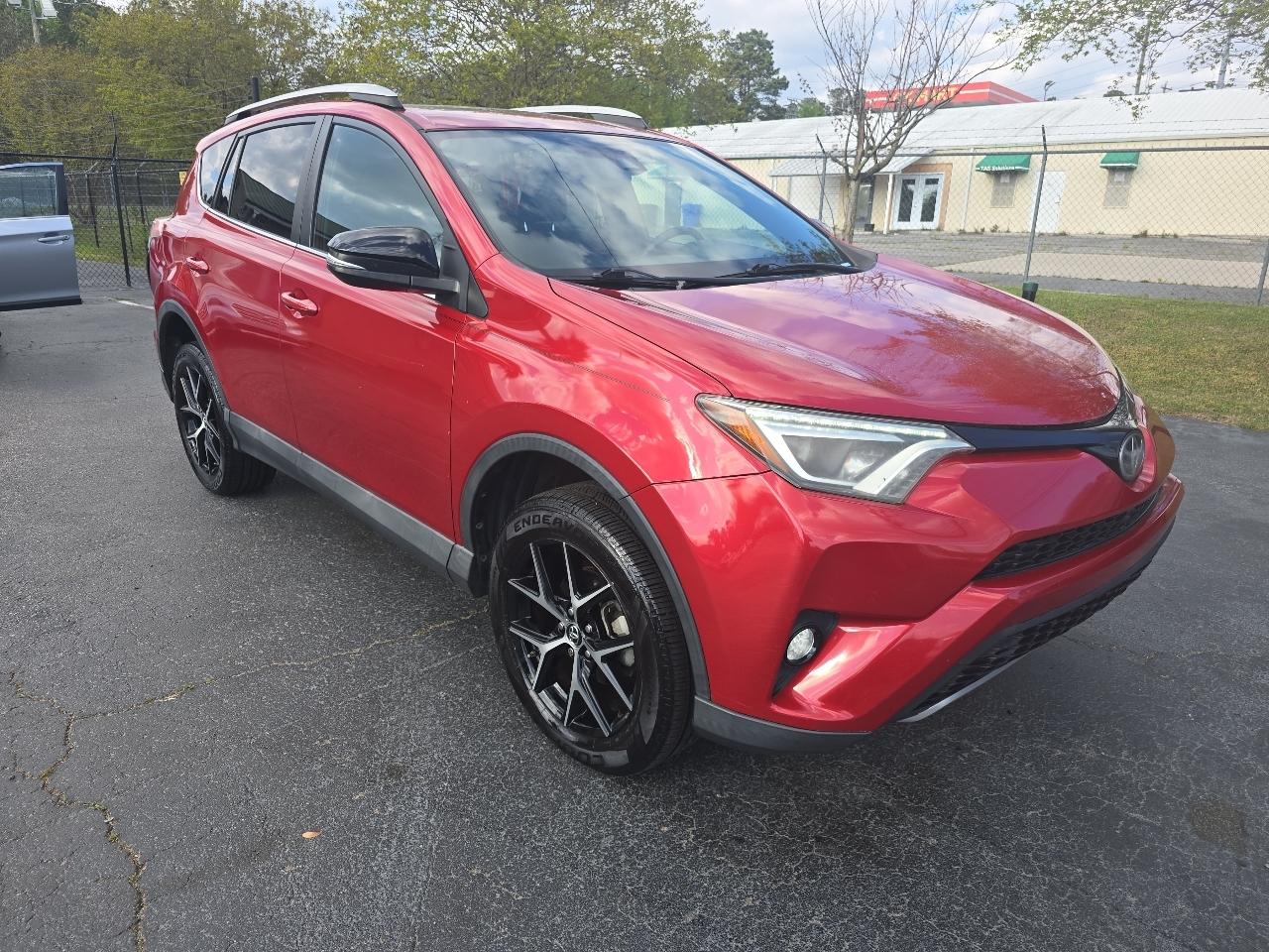 Toyota RAV4 SE FWD (Natl) 2017