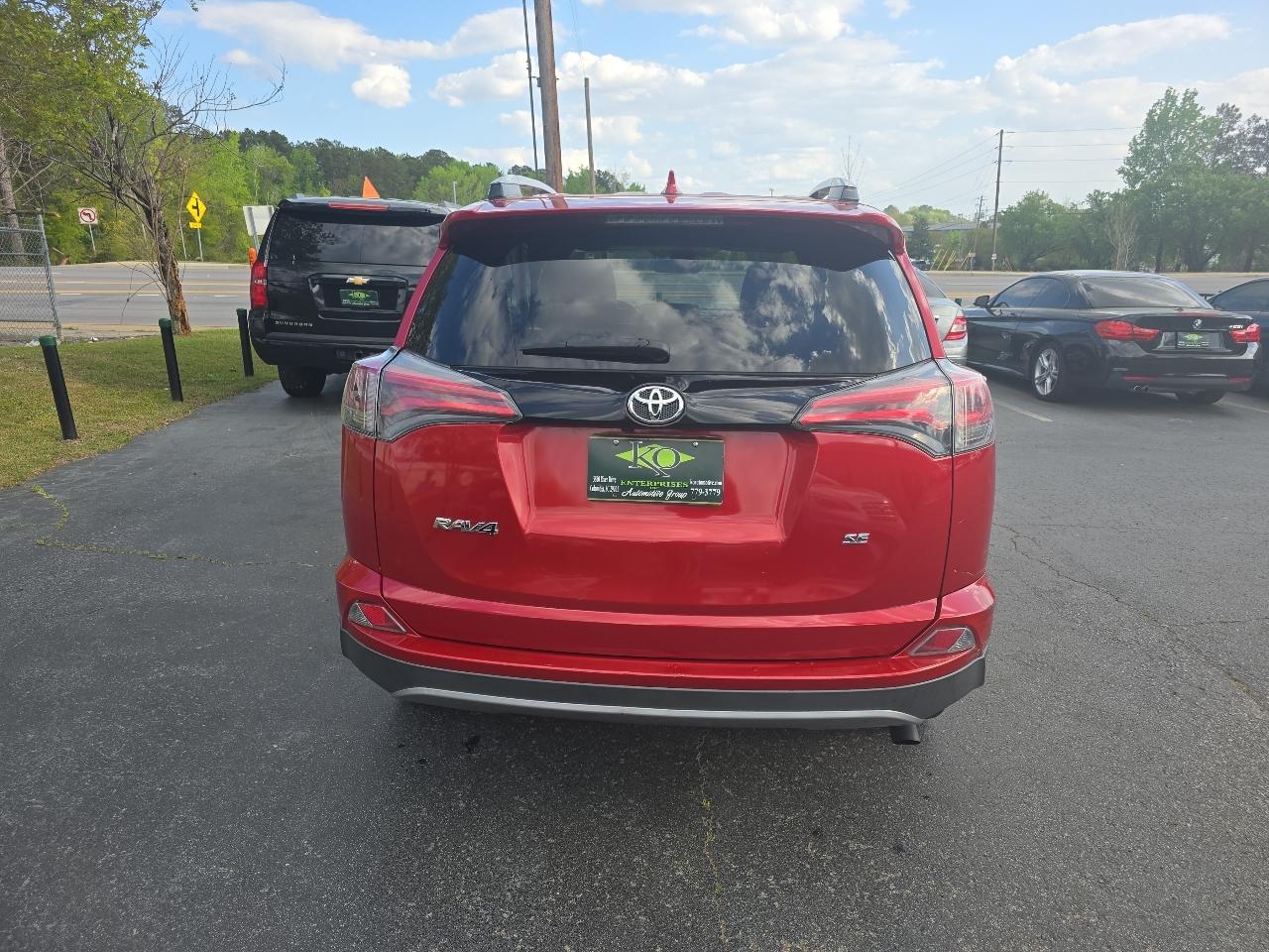 Toyota RAV4 SE FWD (Natl) 2017