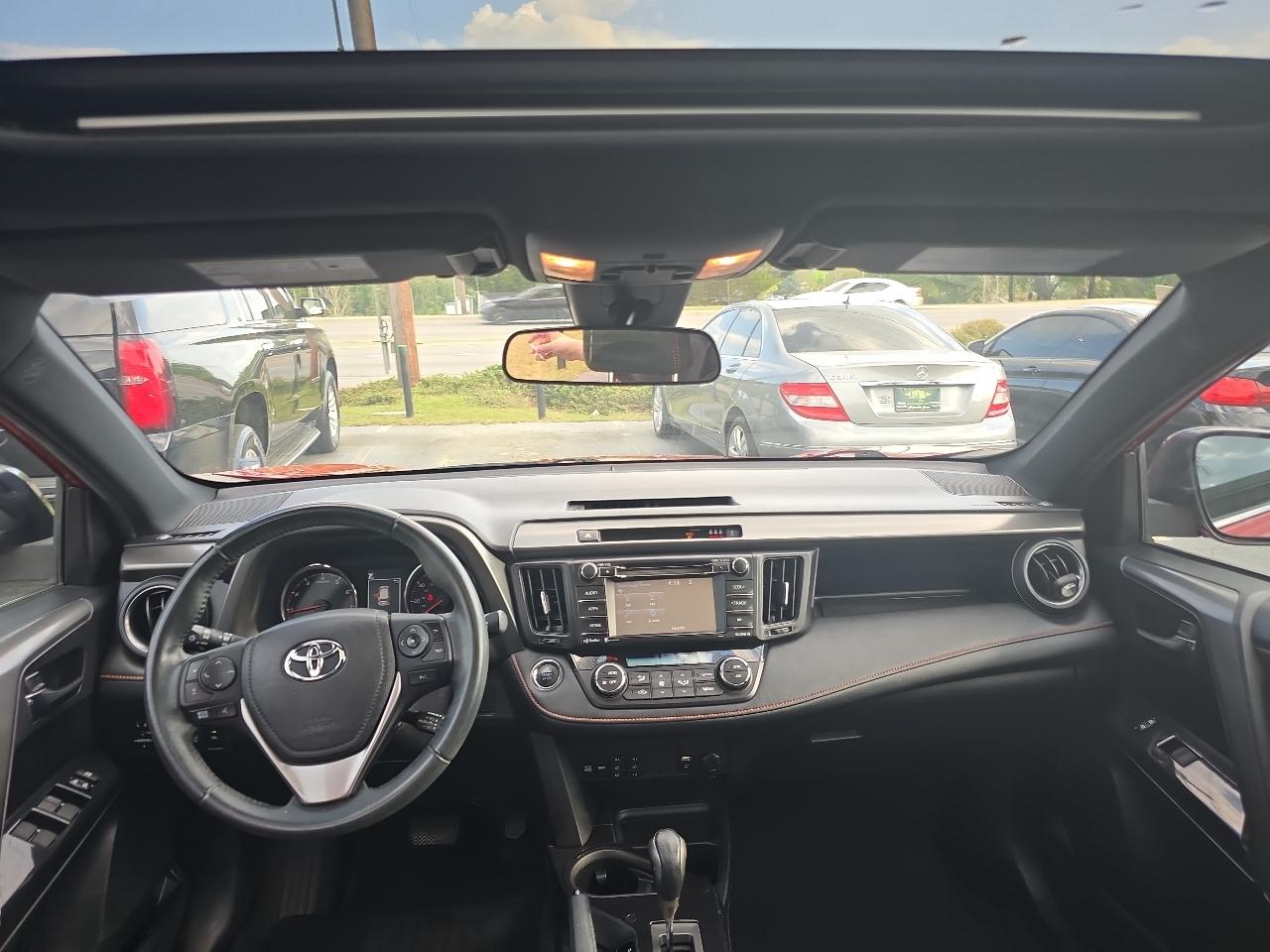 Toyota RAV4 SE FWD (Natl) 2017