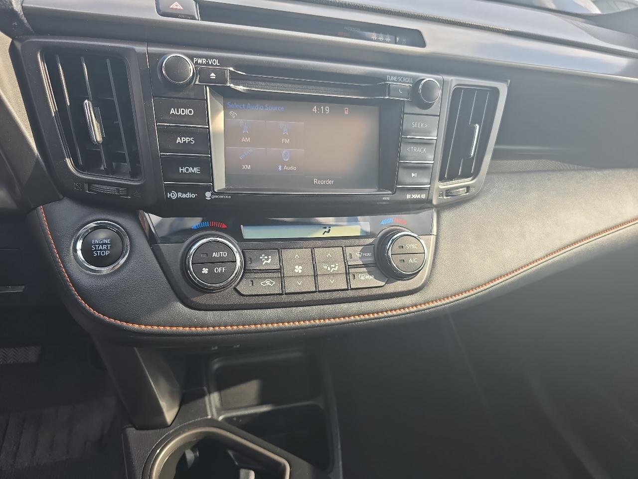 Toyota RAV4 SE FWD (Natl) 2017