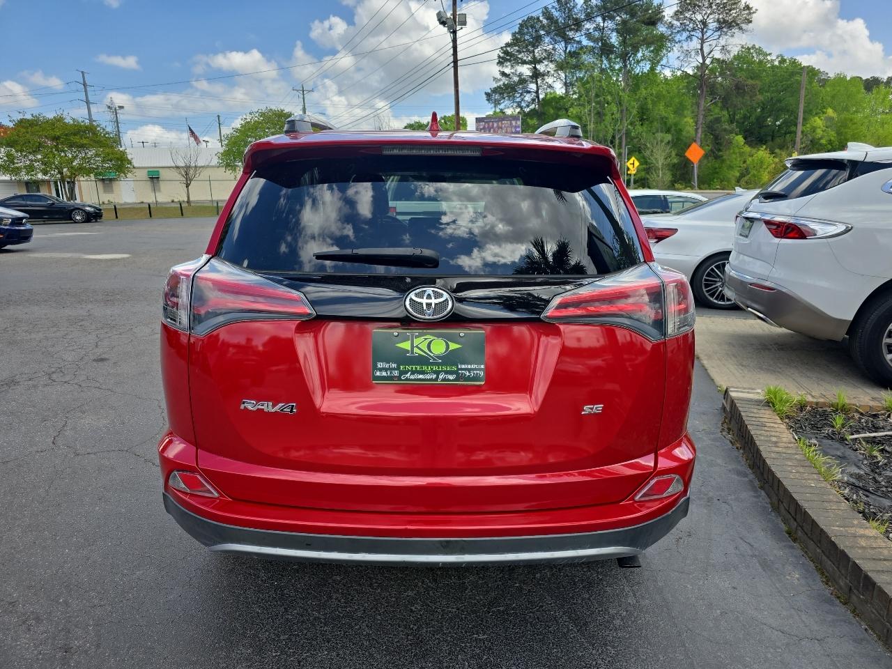 Toyota RAV4 SE FWD (Natl) 2017