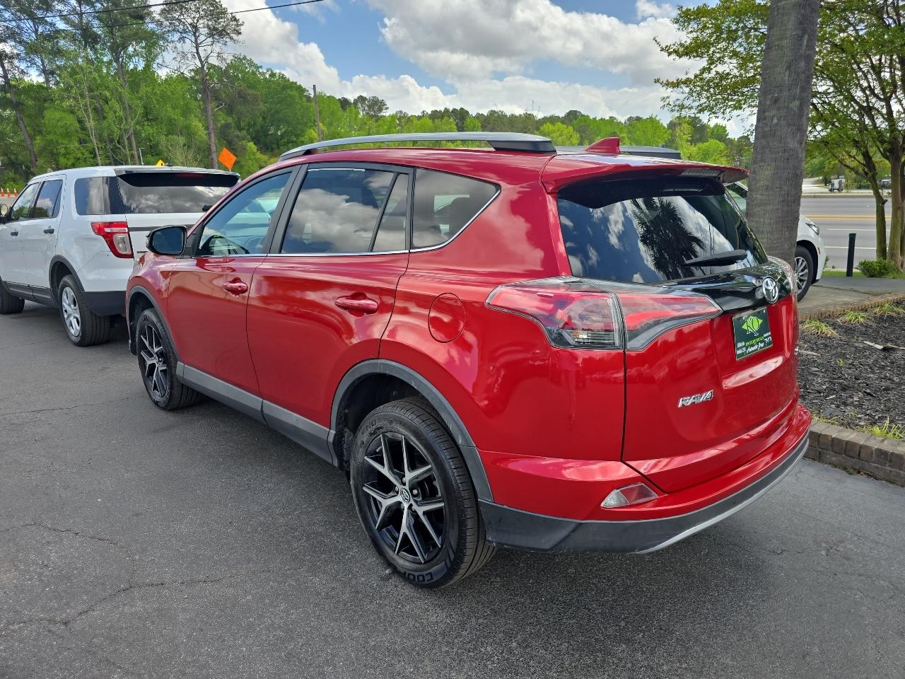Toyota RAV4 SE FWD (Natl) 2017