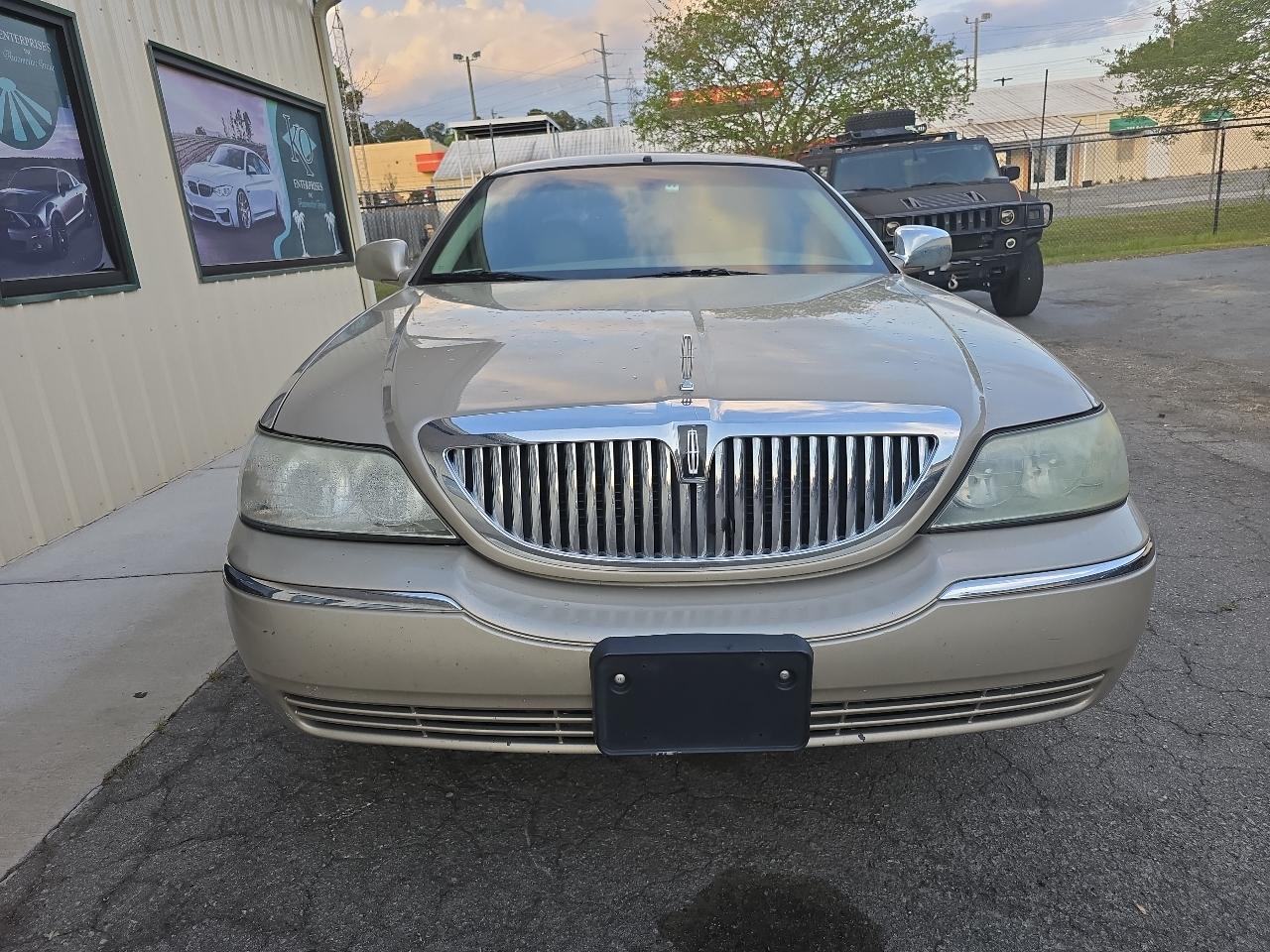 Lincoln Town Car 4dr Sdn Signature 2005