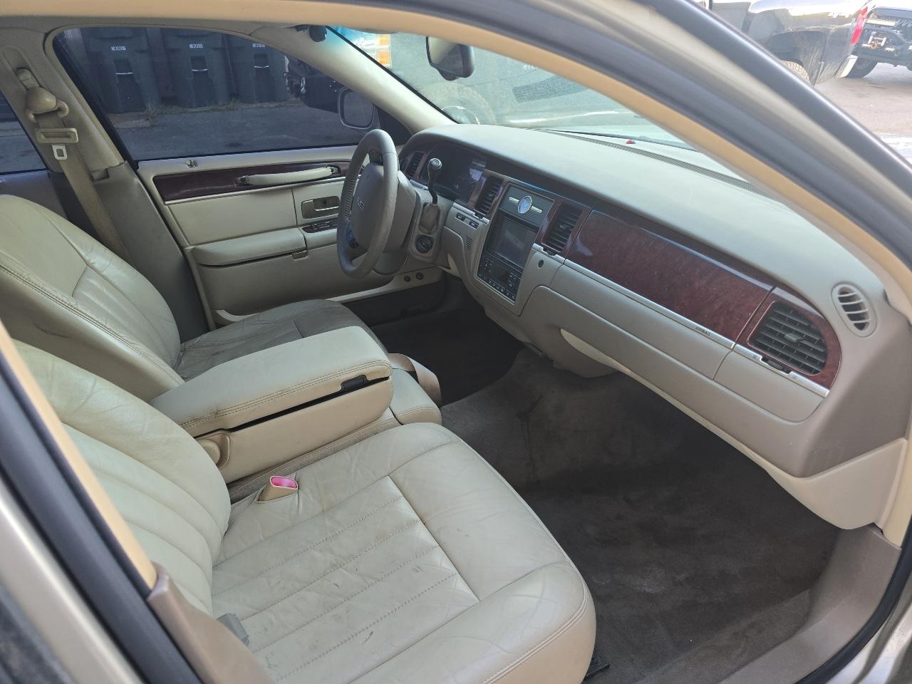 Lincoln Town Car 4dr Sdn Signature 2005