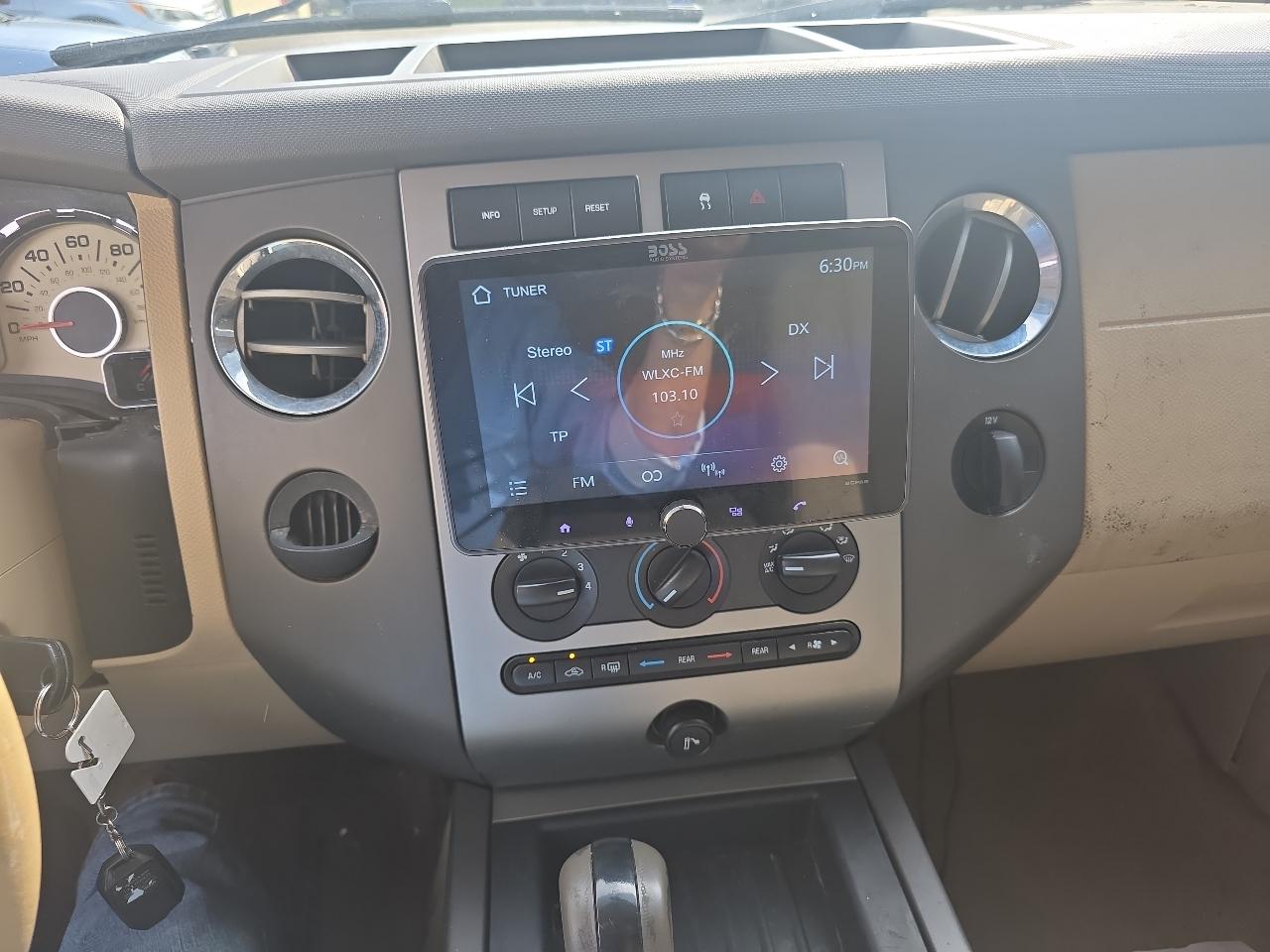 Ford Expedition 2WD 4dr XLT 2010