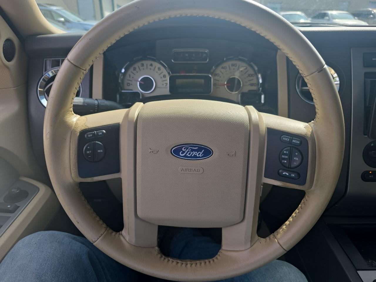 Ford Expedition 2WD 4dr XLT 2010