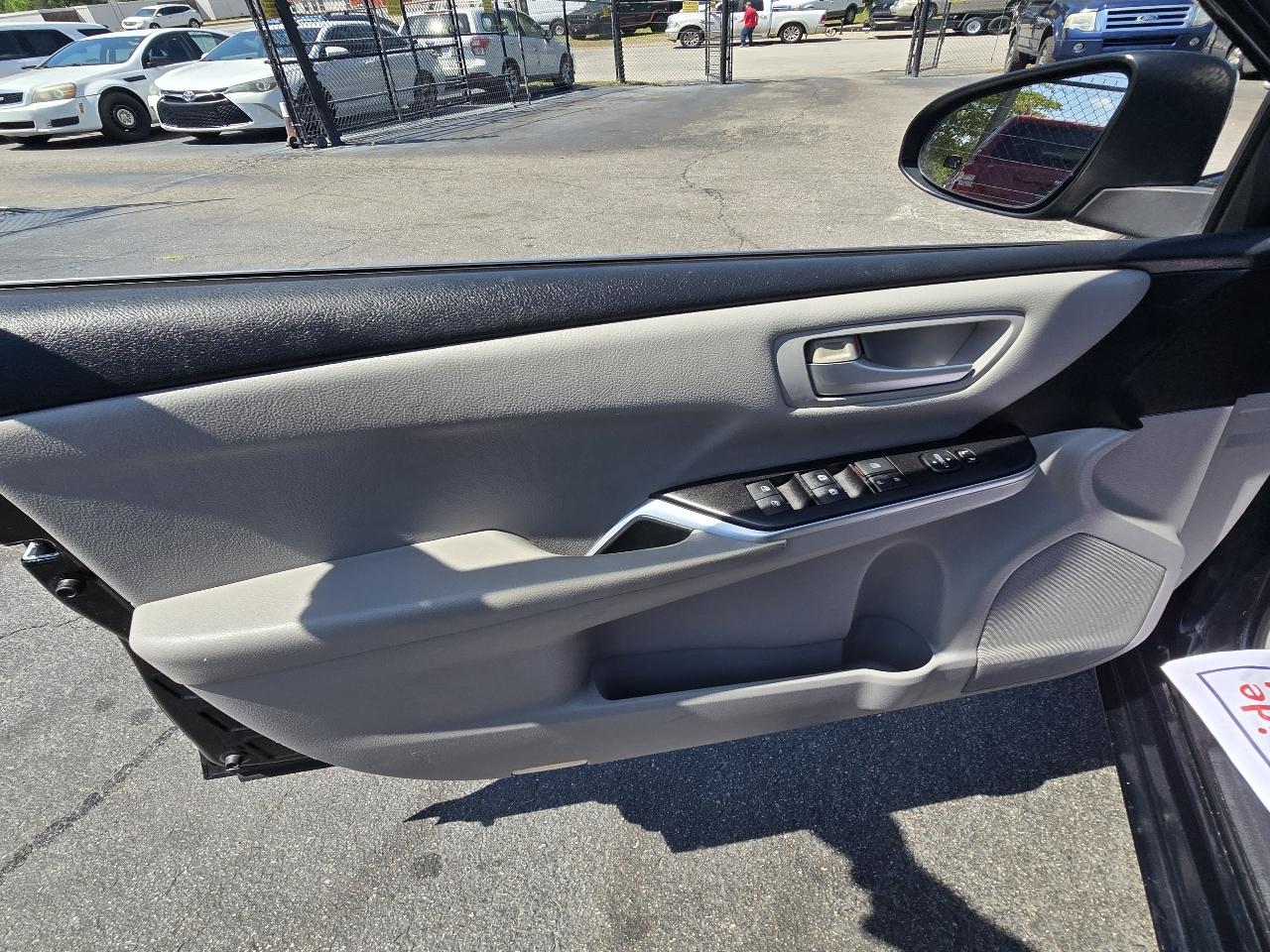 Toyota Camry 4dr Sdn I4 Auto SE w/Special Edition Pkg (Natl) 2016