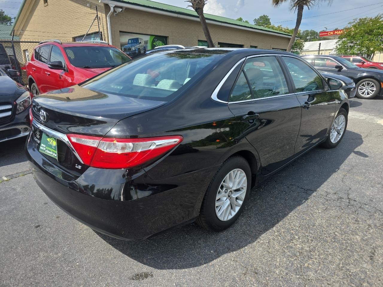 Toyota Camry 4dr Sdn I4 Auto SE w/Special Edition Pkg (Natl) 2016