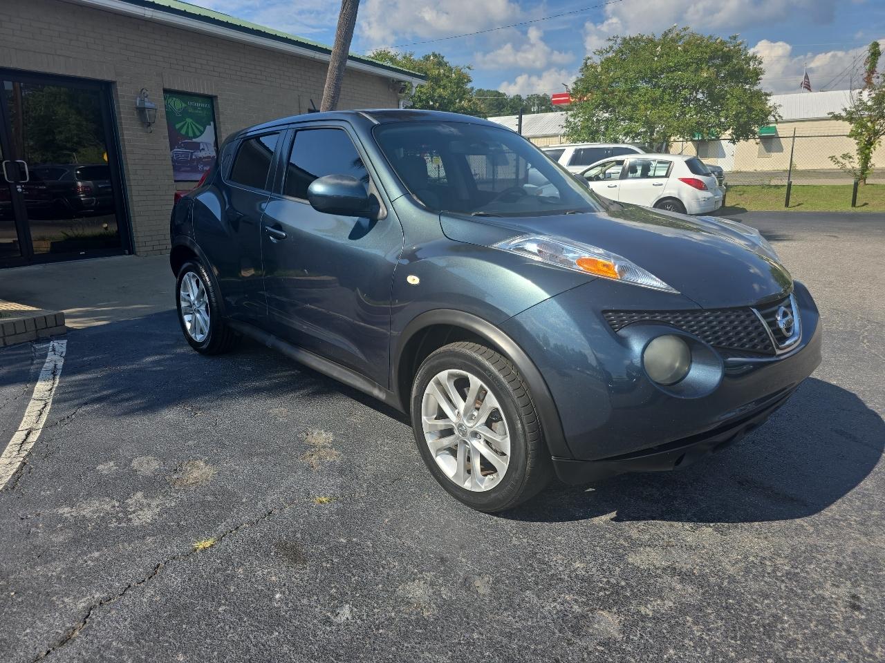 Nissan Juke 5dr Wgn CVT SV FWD 2012