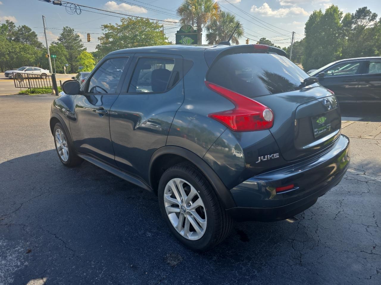 Nissan Juke 5dr Wgn CVT SV FWD 2012