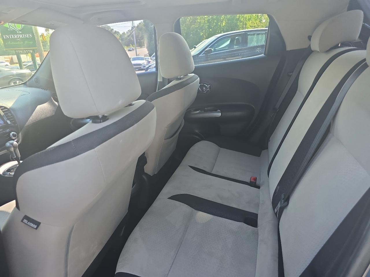 Nissan Juke 5dr Wgn CVT SV FWD 2012
