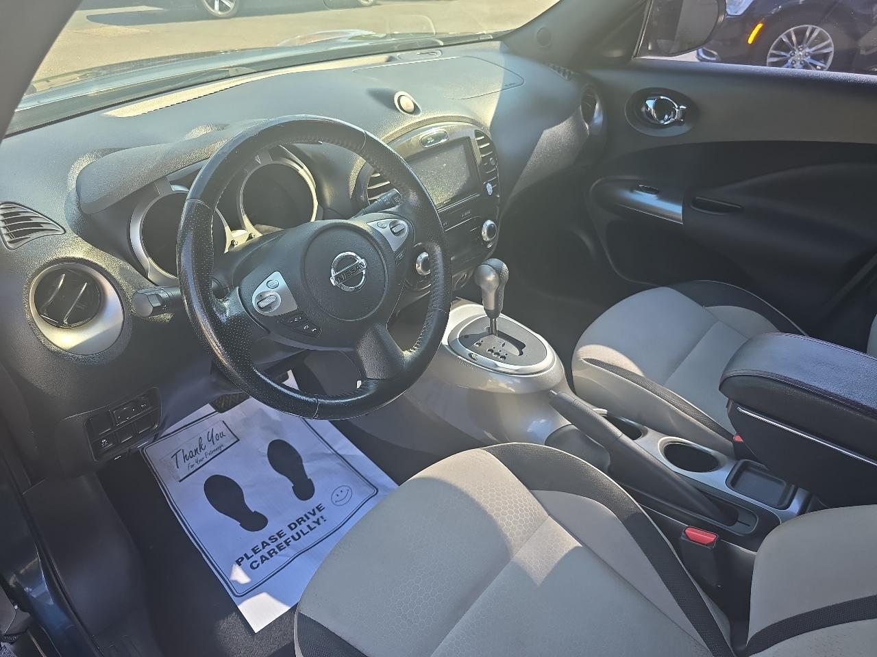 Nissan Juke 5dr Wgn CVT SV FWD 2012