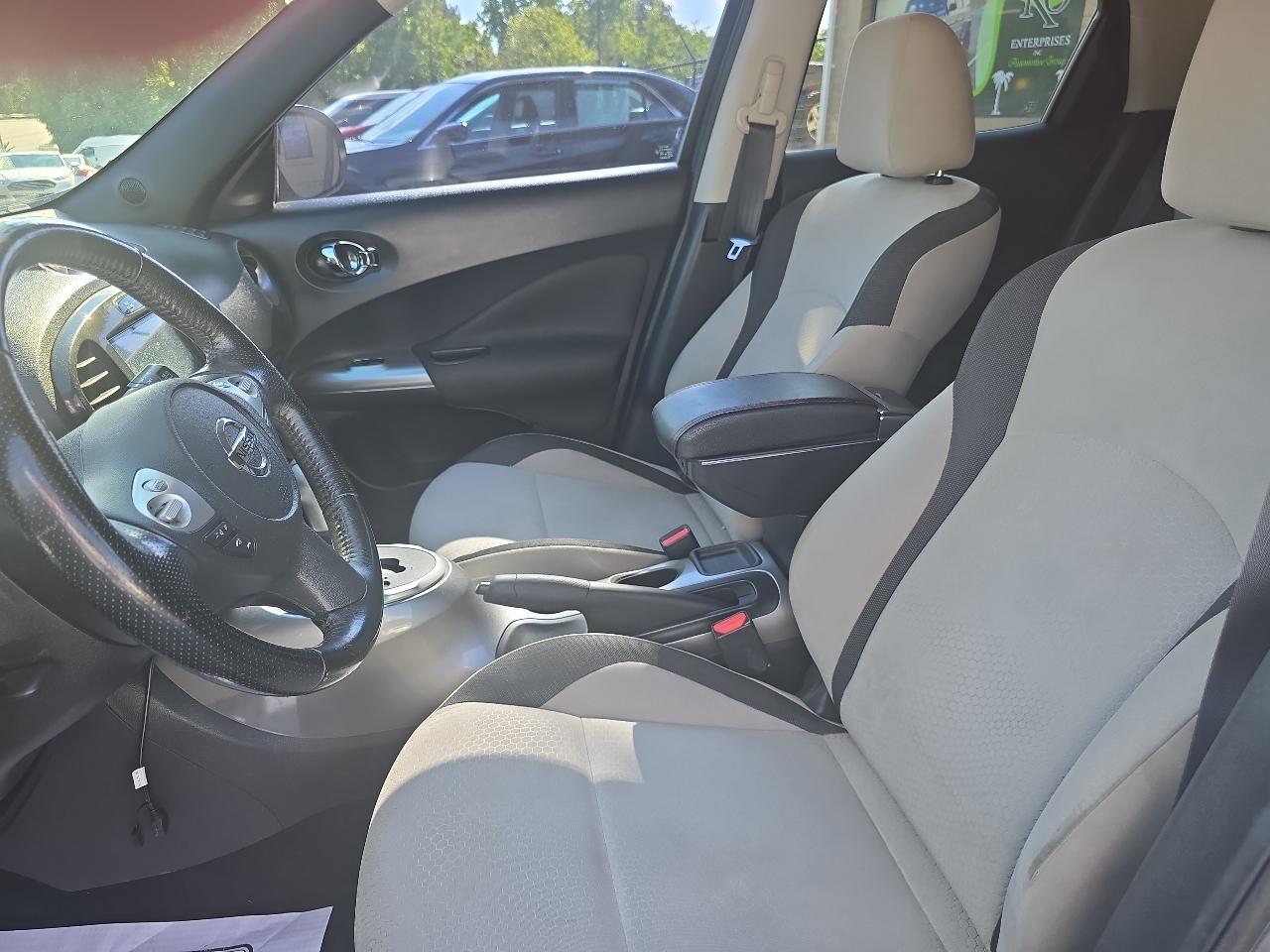 Nissan Juke 5dr Wgn CVT SV FWD 2012