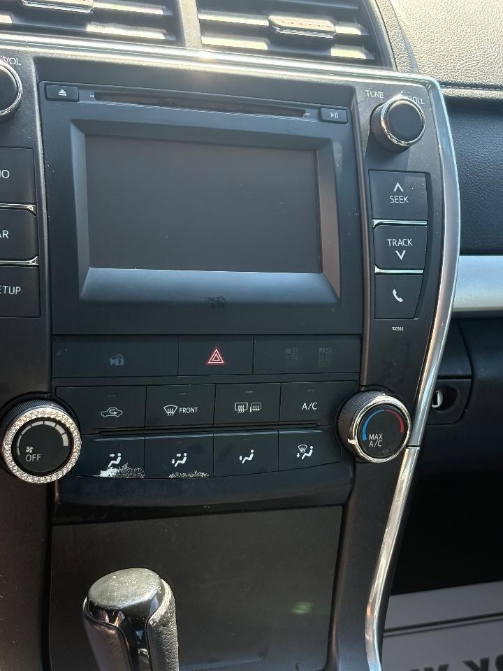 Toyota Camry 4dr Sdn I4 Auto XLE (Natl) 2015