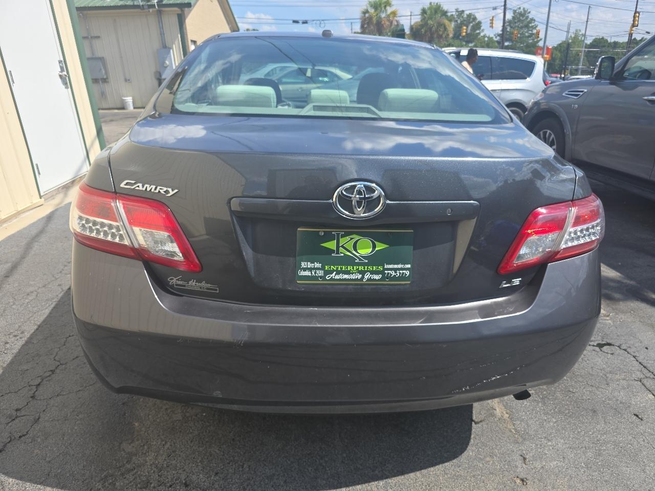Toyota Camry 4dr Sdn I4 Man LE (Natl) 2011