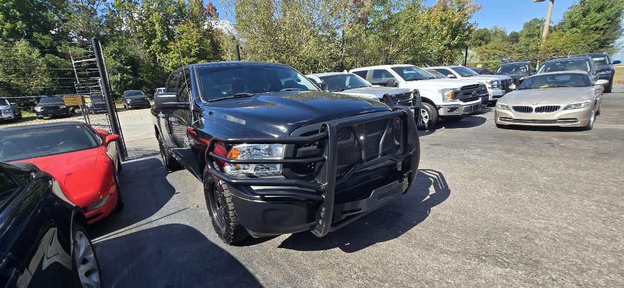 RAM 1500 Classic Tradesman 4x4 Crew Cab 5'7" Box 2019