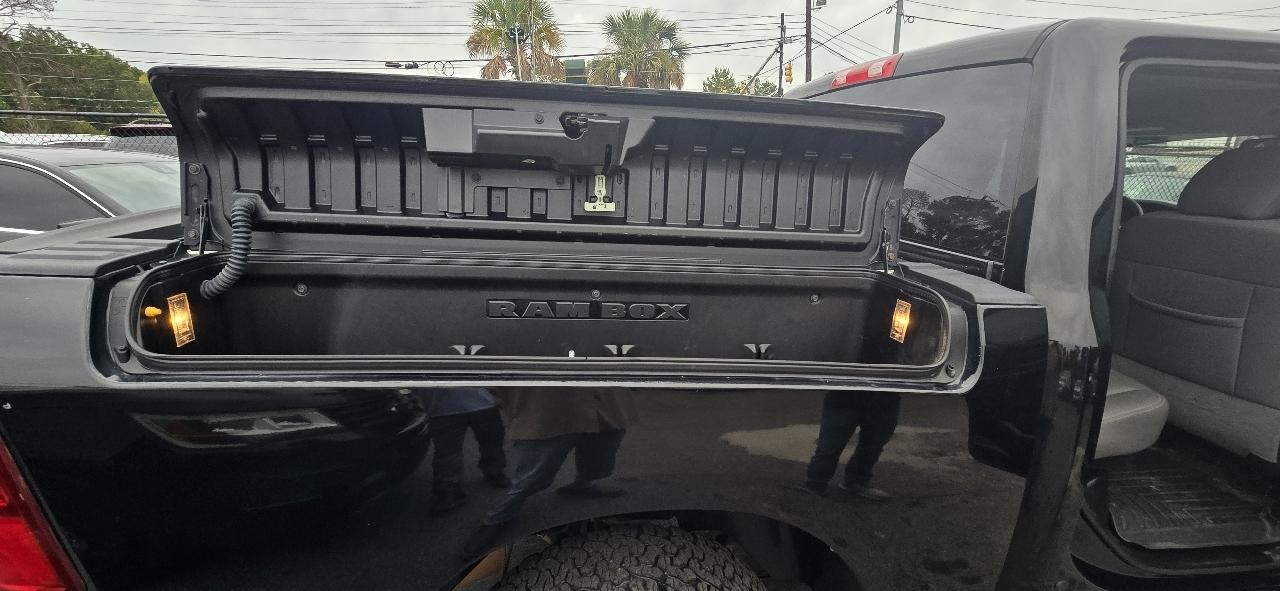 RAM 1500 Classic Tradesman 4x4 Crew Cab 5'7" Box 2019