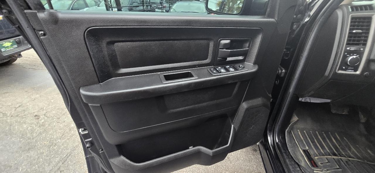 RAM 1500 Classic Tradesman 4x4 Crew Cab 5'7" Box 2019