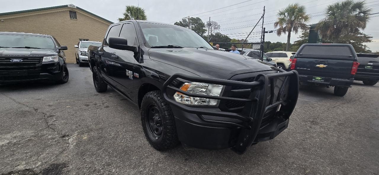 RAM 1500 Classic Tradesman 4x4 Crew Cab 5'7" Box 2019