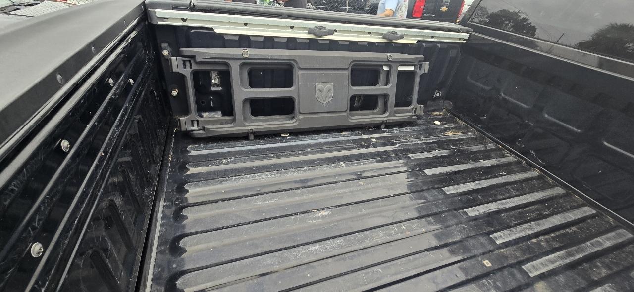RAM 1500 Classic Tradesman 4x4 Crew Cab 5'7" Box 2019
