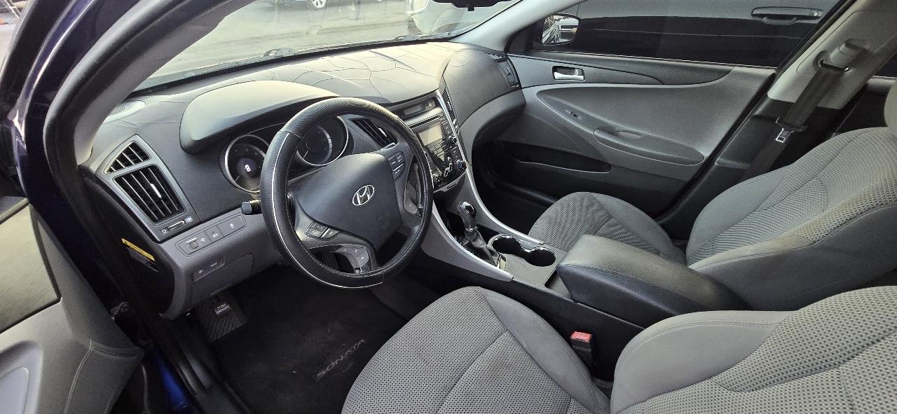 Hyundai Sonata 4dr Sdn 2.4L Auto GLS 2012