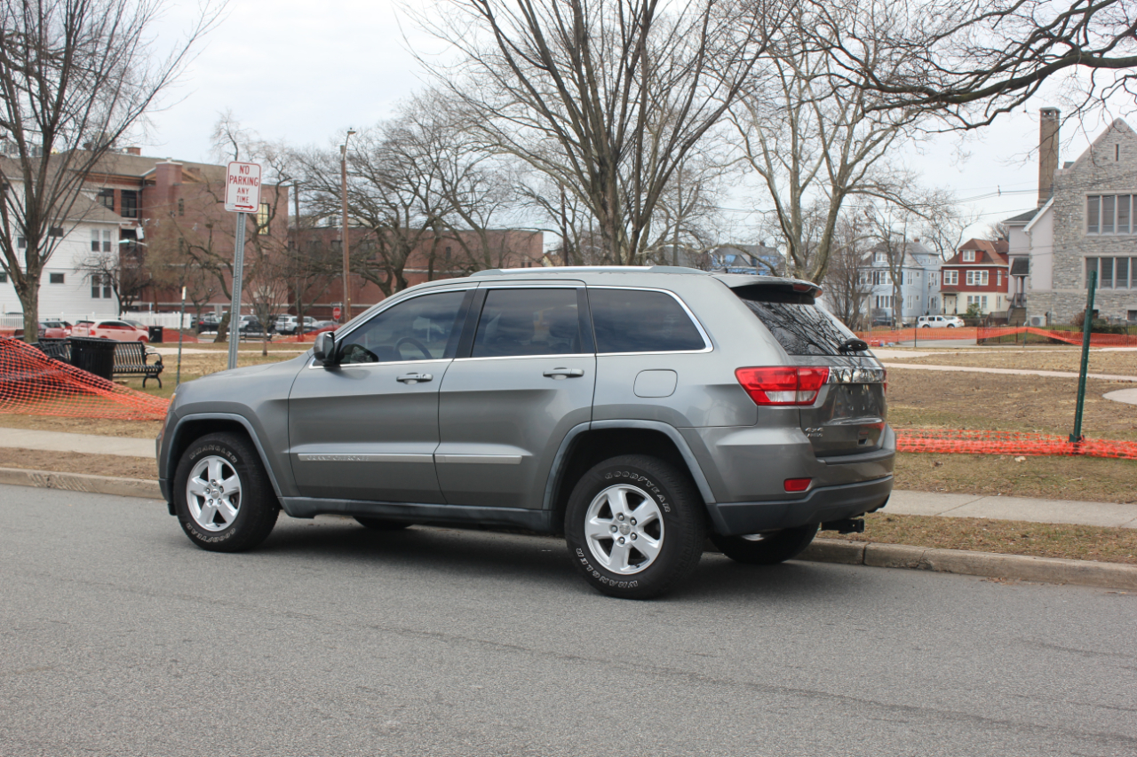Jeep Grand Cherokee Laredo 4WD 2012