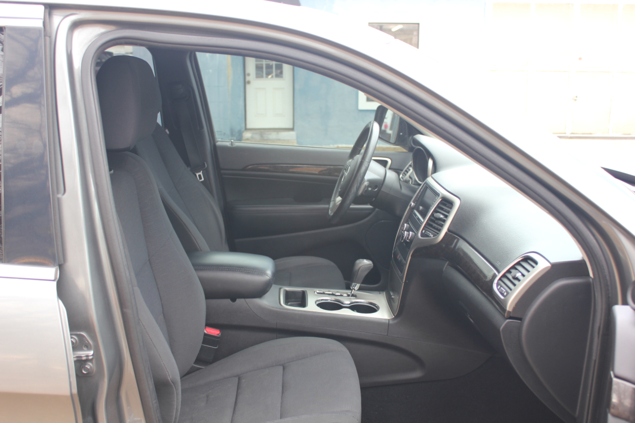 Jeep Grand Cherokee Laredo 4WD 2012