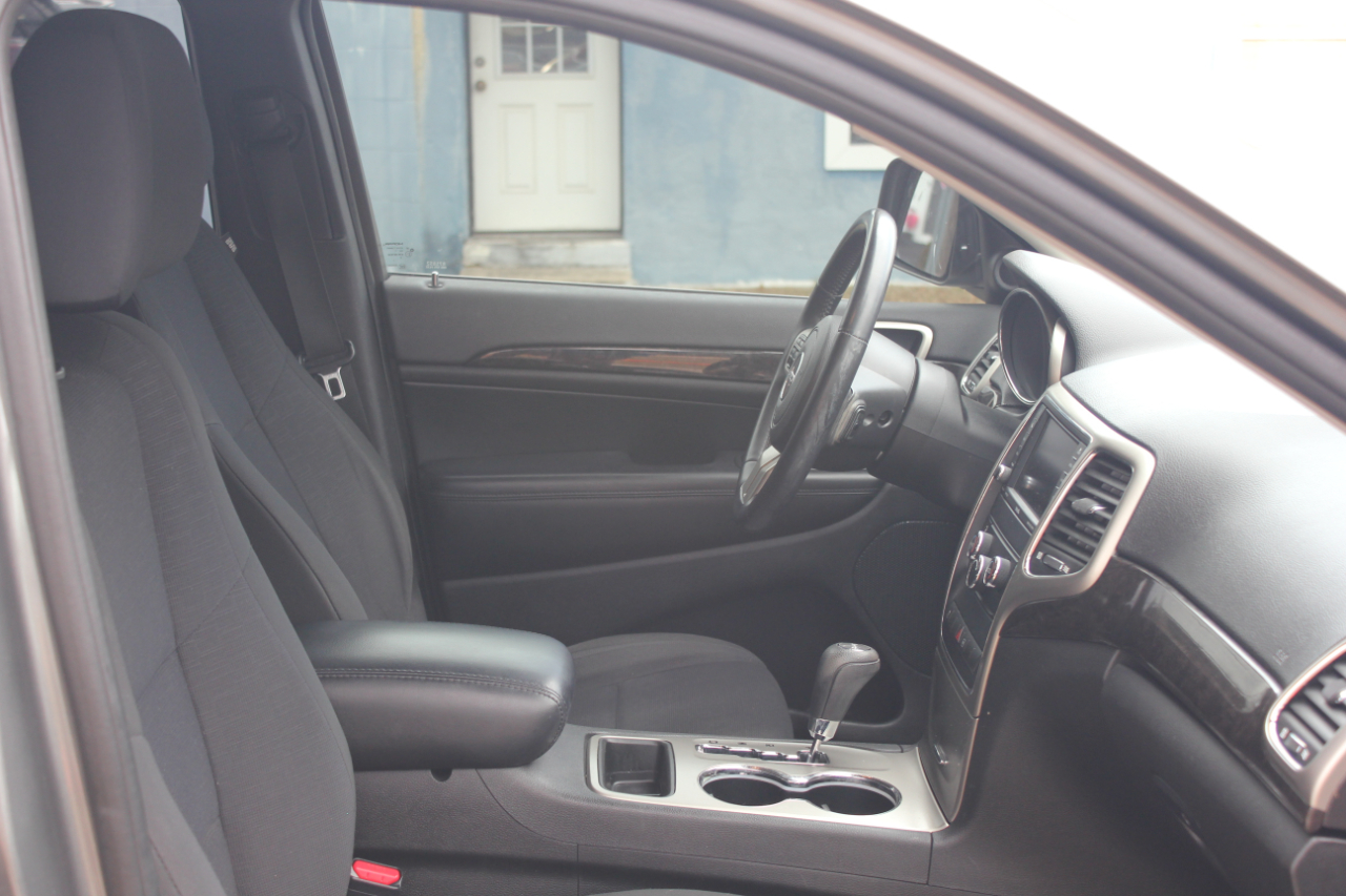 Jeep Grand Cherokee Laredo 4WD 2012