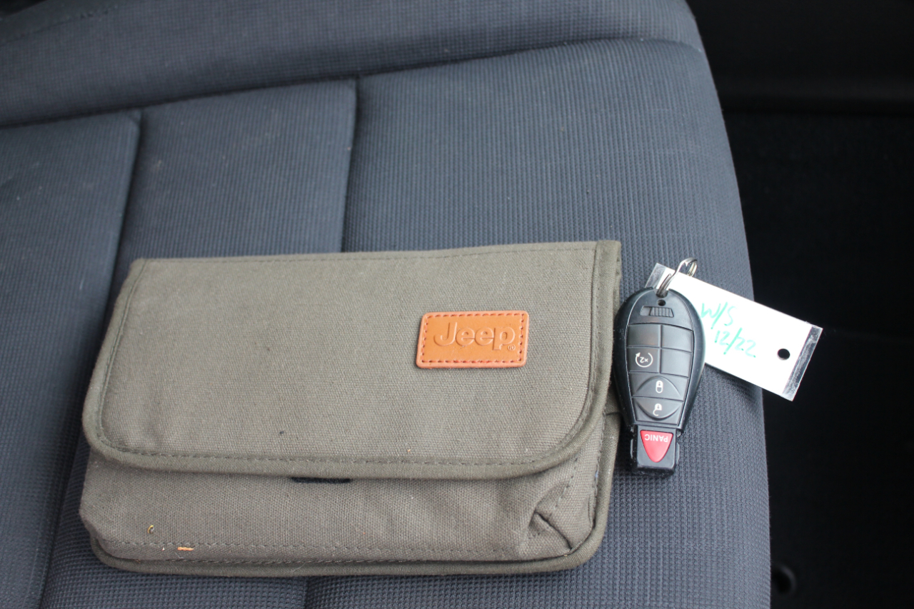 Jeep Grand Cherokee Laredo 4WD 2012