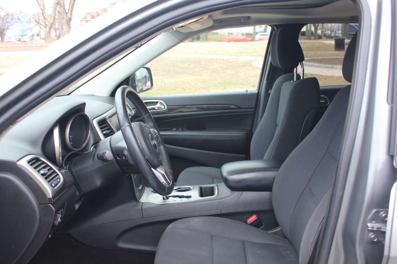 Jeep Grand Cherokee Laredo 4WD 2012