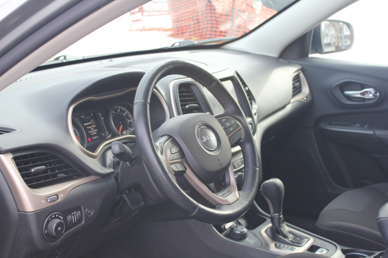 Jeep Cherokee Latitude 4WD 2015