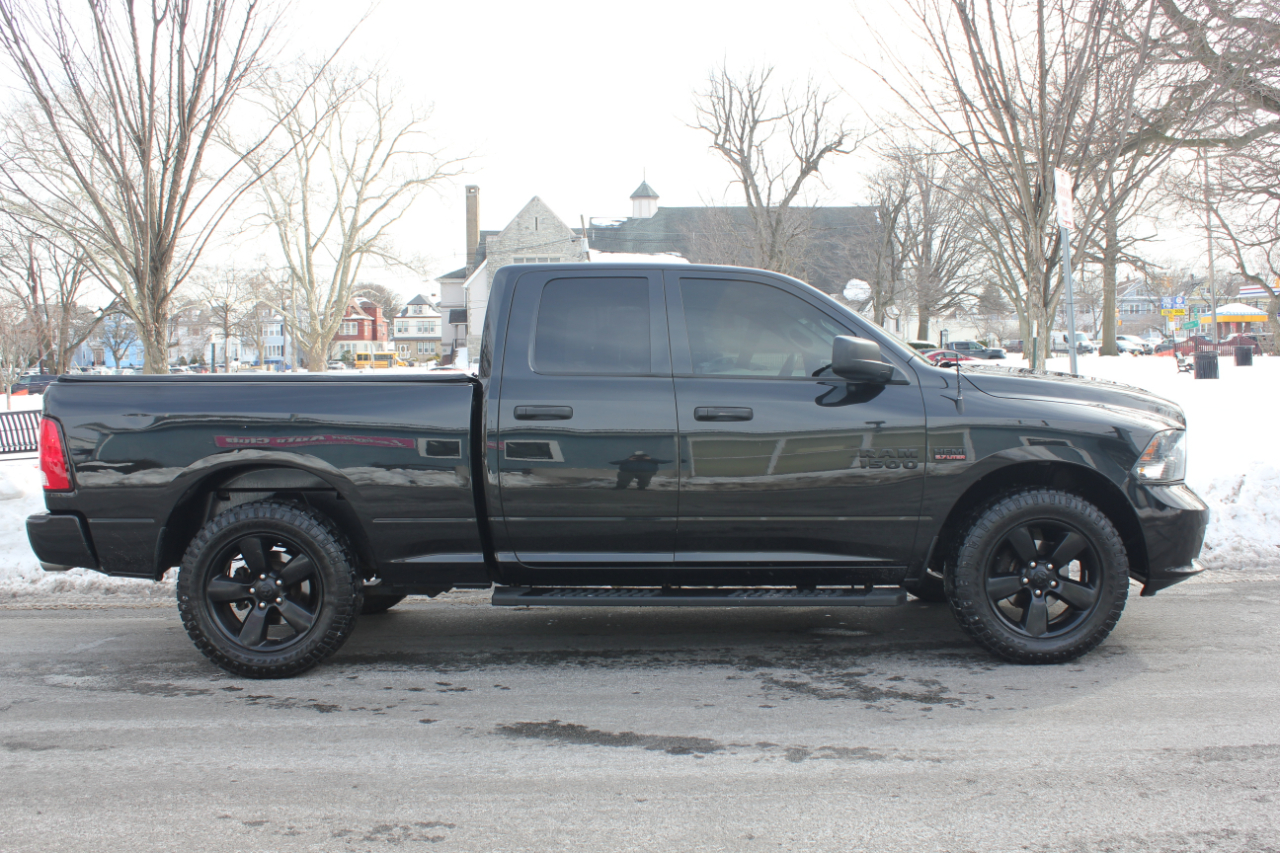 RAM 1500 Tradesman Quad Cab 4WD 2016