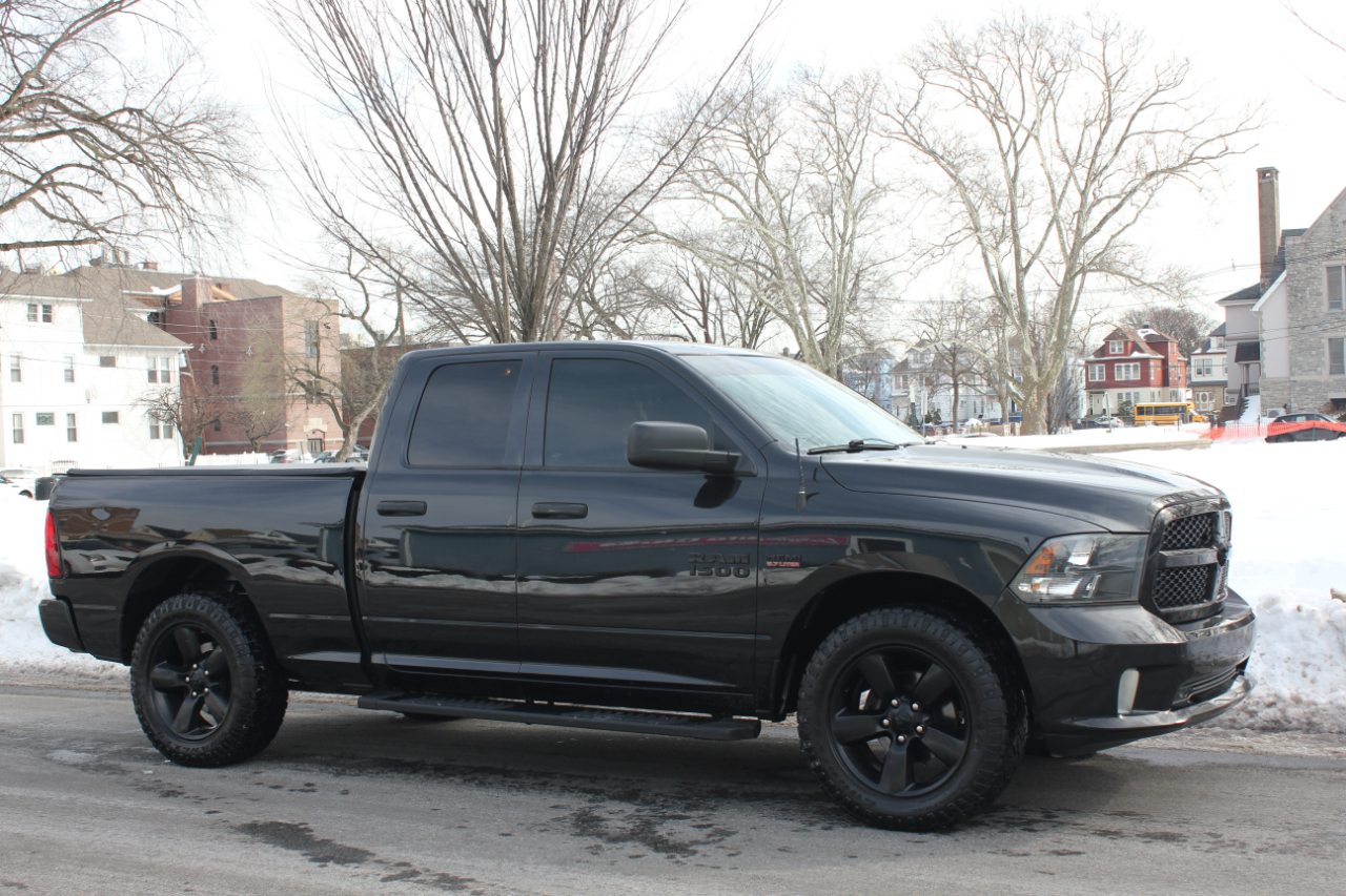 RAM 1500 Tradesman Quad Cab 4WD 2016