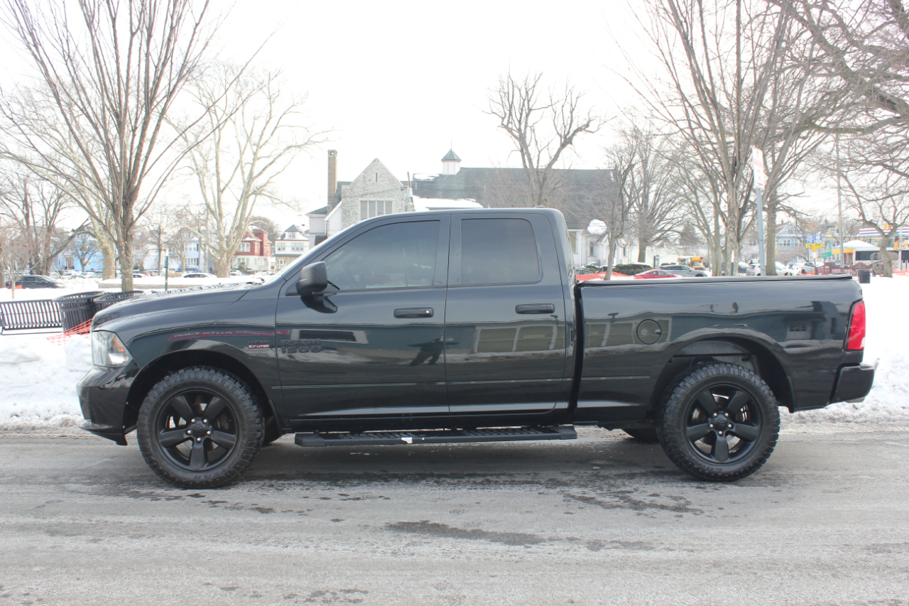 RAM 1500 Tradesman Quad Cab 4WD 2016