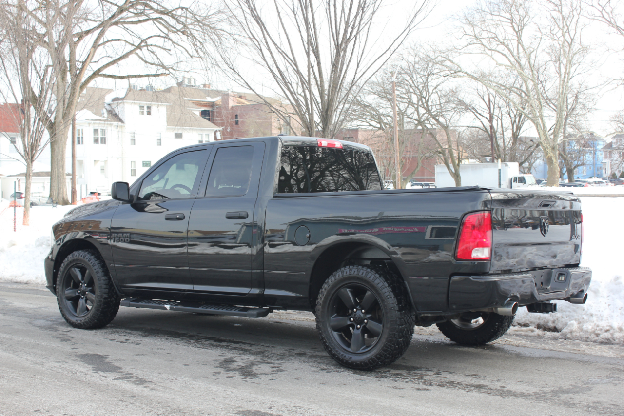 RAM 1500 Tradesman Quad Cab 4WD 2016